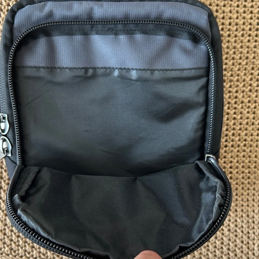 Nike Black and Gray Men's Messenger Bag